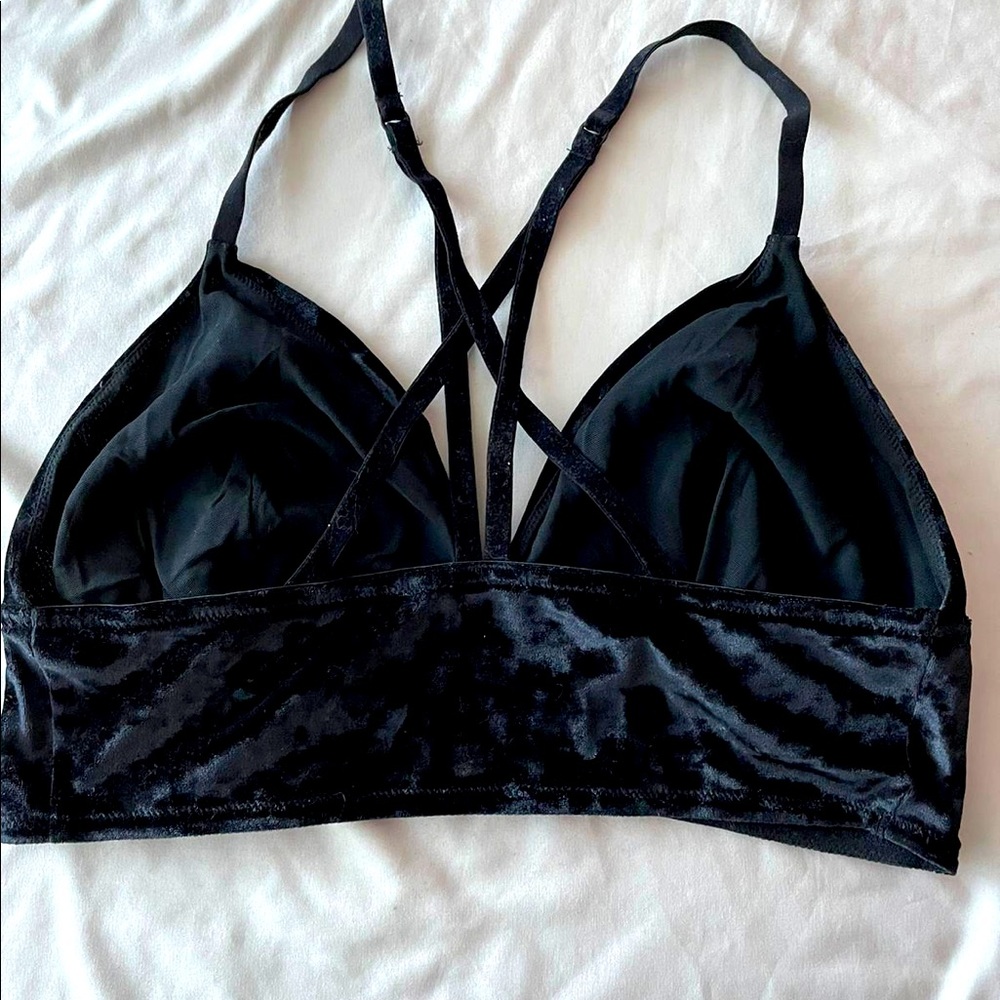Beautiful black velvet loose bra in XL fits 38D